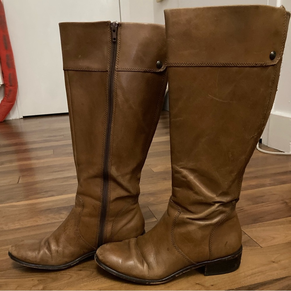 Brown leather boots by Corso Como